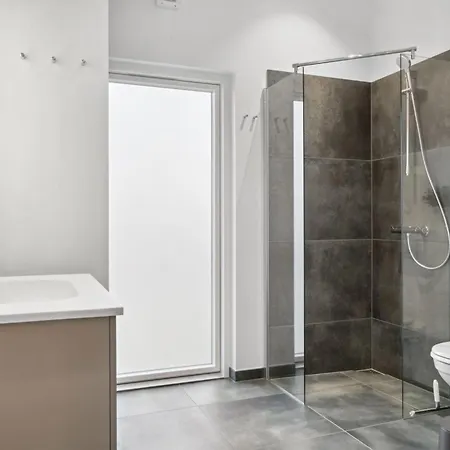 Harrieth - 300m From The Sea By Interhome