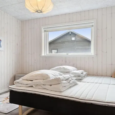 Harrieth - 300m From The Sea By Interhome